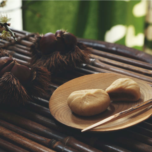 Deep chestnut kinton made with Ozu chestnut paste from Ozu ``Kurihana no Banquet&#39;&#39;